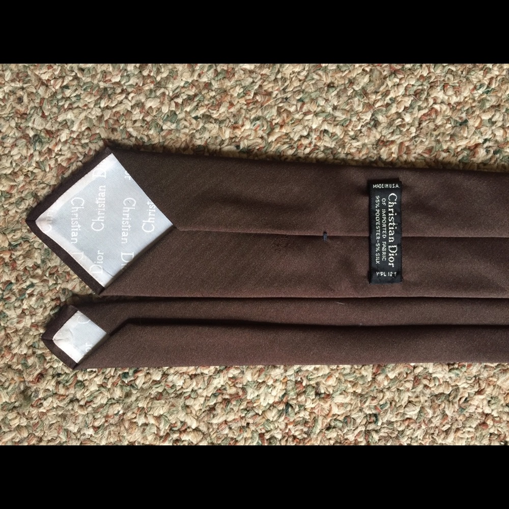 📦 Brown Christian Dior tie; new without tags🔥
